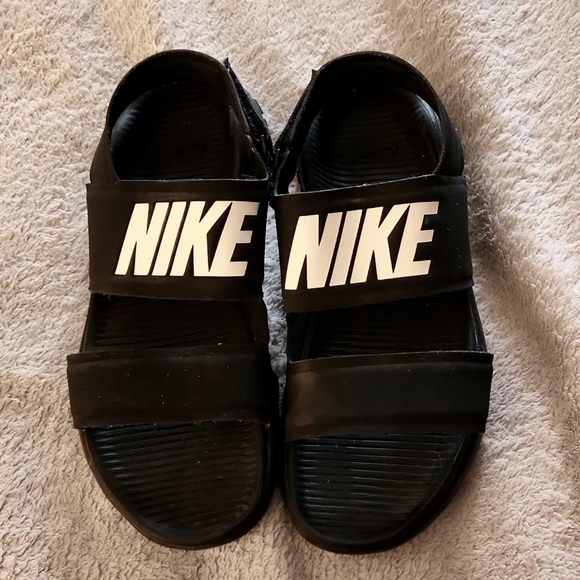 NIKE YOUTH ATHLETIC SANDALS - Picture 1 of 8